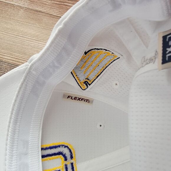 Travis Mathew Flexfit Hat Size L - XL St. Louis Blues Embroidered White EUC - Picture 7 of 8